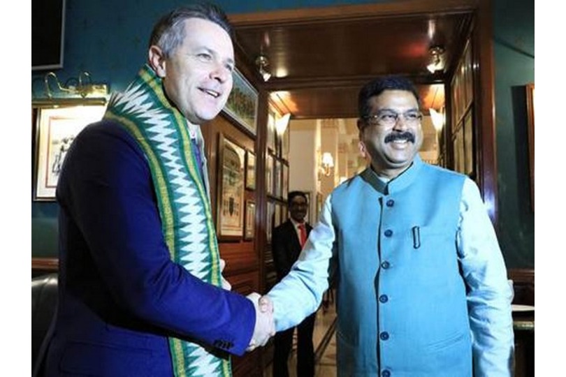 Australian Minister Visits India to Foster Education