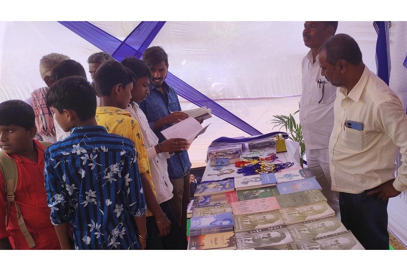 Wedding Featuring Books on Social Justice Amazes Guests