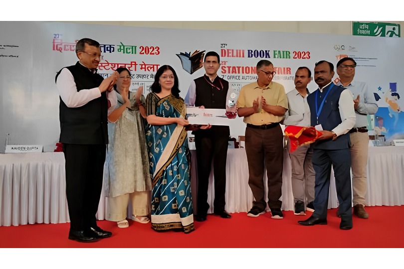 The Publications Division has been awarded the Excellence in Display Award at the 2023 Delhi Book Fair | Frontlist