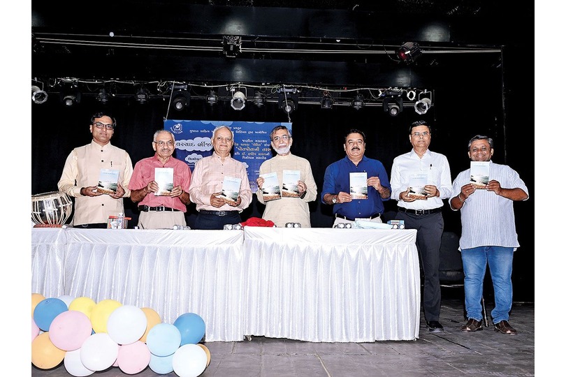 Gujarat Sahitya Akademi Hosts Varshatriveni Event | Frontlist