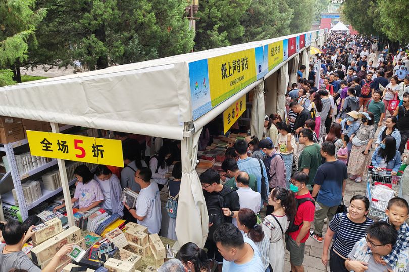 After a Decade-Long Absence, the Ditan Park Book Fair Returns | Frontlist