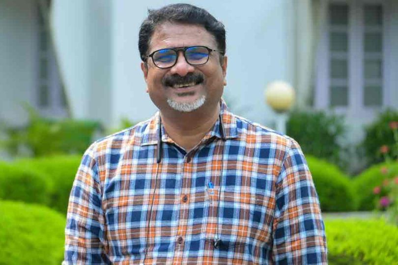 PN Gopikrishnan, a Well-Known Poet, will get the Odakkuzhal Prize in 2023 | Frontlist