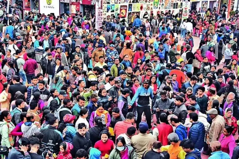 3 Lakh Visit the Book Fair on the First Sunday