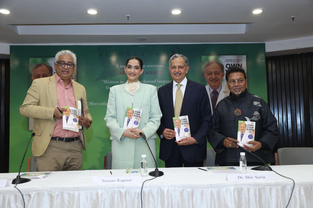 Own Your Body: A Doctor's Life-saving Tips" - Bloomsbury India Hosts Insightful Discussion with Dr. Shiv Sarin, Sonam Kapoor, and Satish Gupta | Frontlist