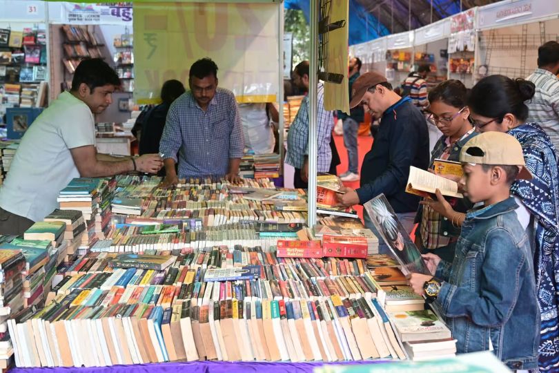 Despite the Rainy Weather, the Lucknow Book Fair is off to a Strong Start | Frontlist