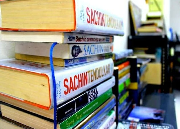Frontlist | Librarian delivers books at the doorstep in Pune