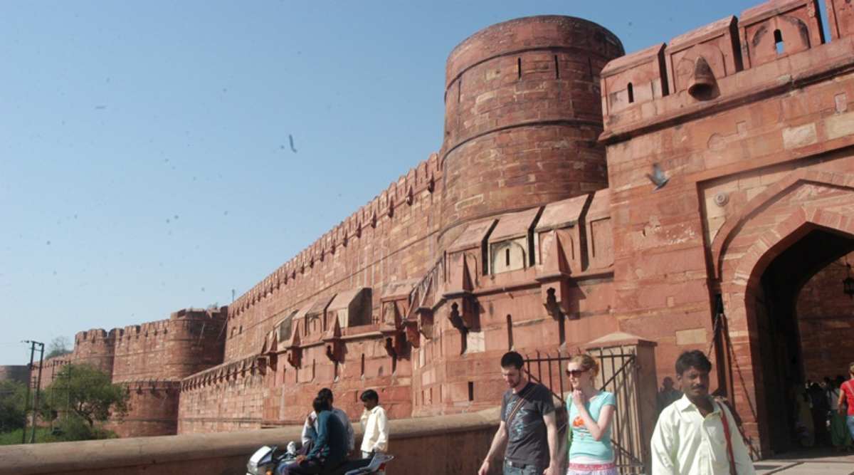 Frontlist | Book on forts and palaces of India released