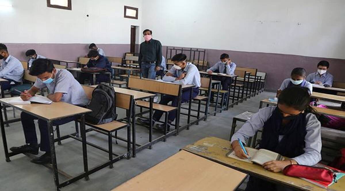 Frontlist | Edu Minister to talk with teachers on board exams on Dec 17