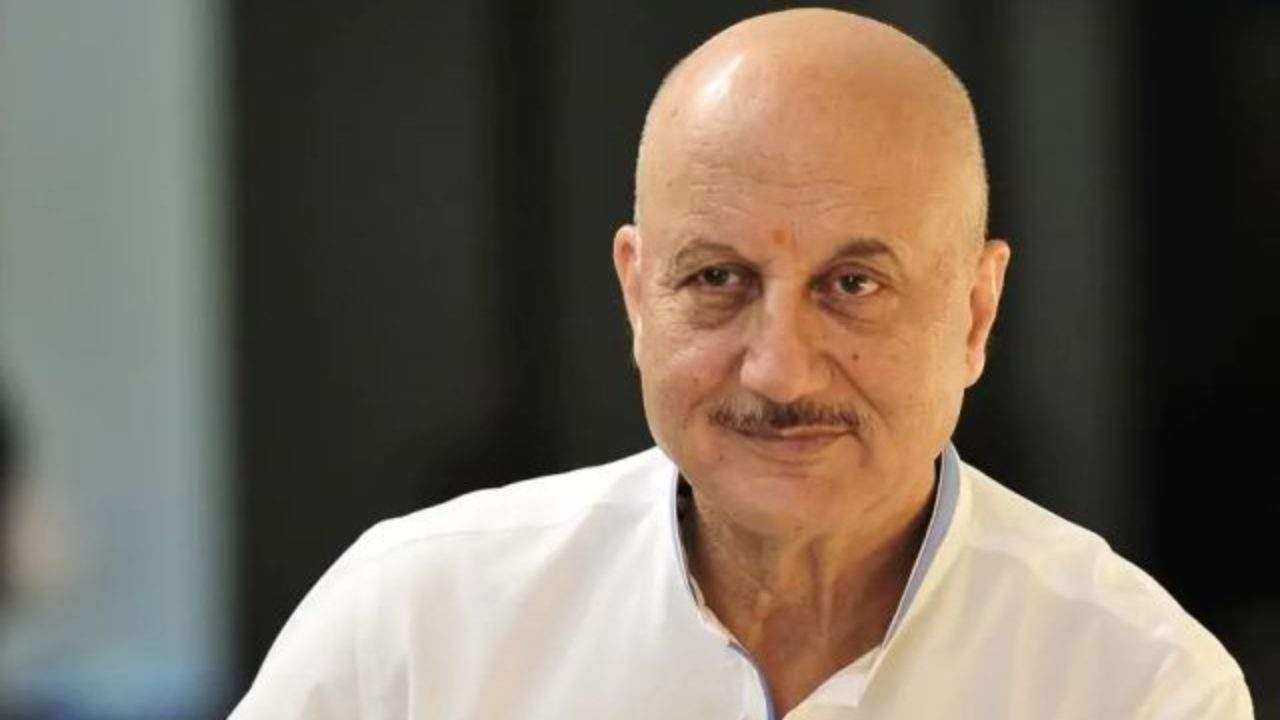 Frontlist | Anupam Kher thanks Smiriti Irani, Ravi Shankar Prasad for launching his book