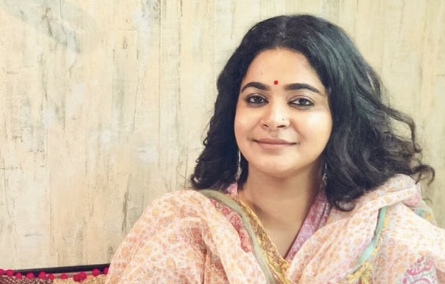 Panga director Ashwiny Iyer Tiwari to explore new age love with debut web-series Faadu and novel Mapping Love