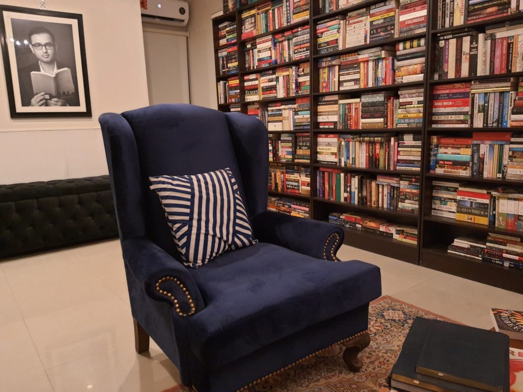 This author’s personal library of over 4,000 books is winning hearts on Twitter