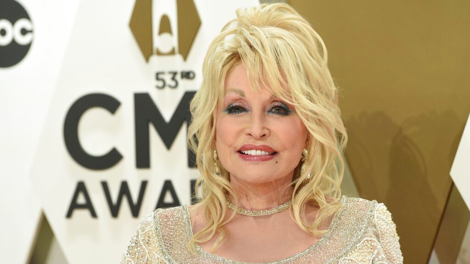 Dolly Parton teams up with author James Patterson to release her first novel Run, Rose, Run