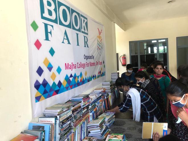 Majha college organises book fair